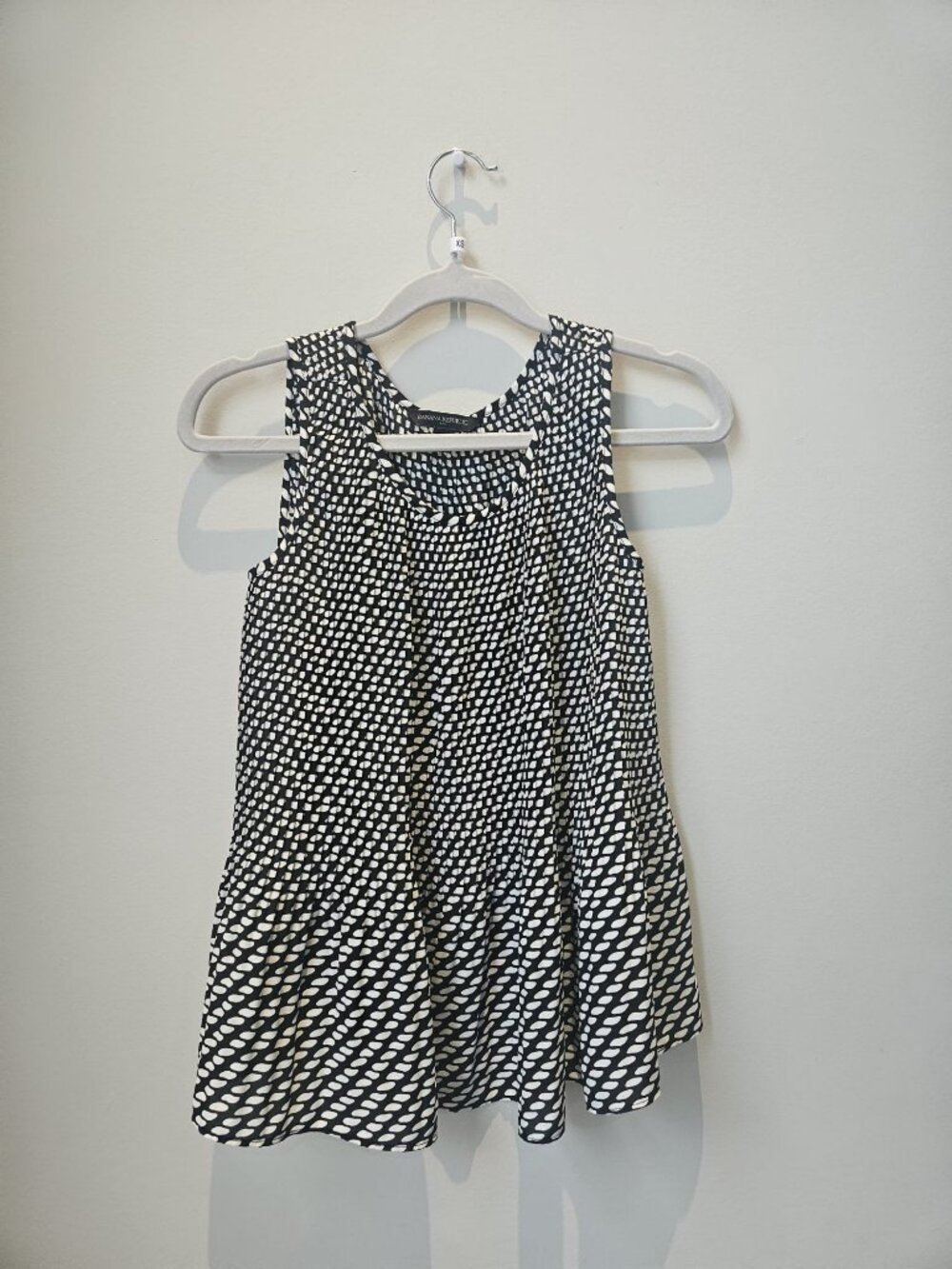 BANANA REPUBLIC sleeveless blouse - XS